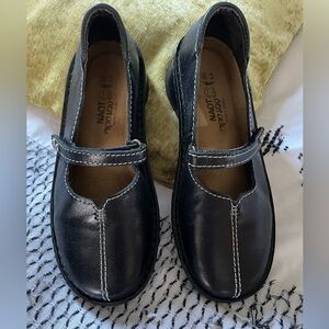 Women’s Naot Mary Jane’s ( 36 )
